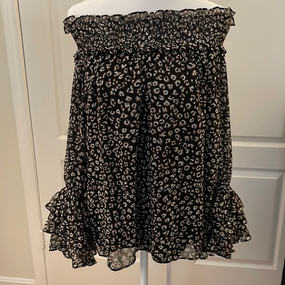 Cece Off the Shoulder Blouse - M